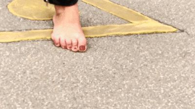 11821 - Barefoot Walk - Admire my feet